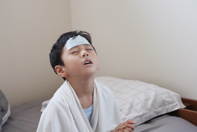 熱が出て咳や鼻水も出ている